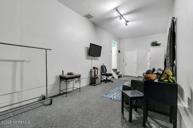 46 Bowline Street, Beachwood, NJ 08722