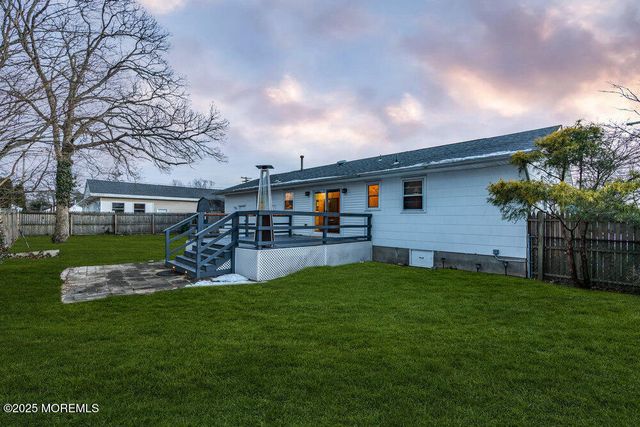 46 Bowline Street, Beachwood, NJ 08722