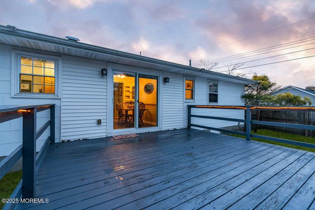 46 Bowline Street, Beachwood, NJ 08722