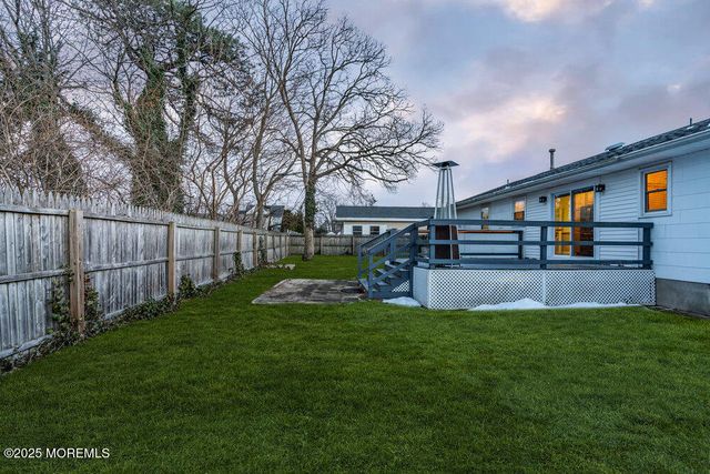 46 Bowline Street, Beachwood, NJ 08722