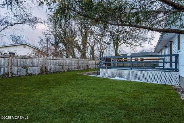 46 Bowline Street, Beachwood, NJ 08722