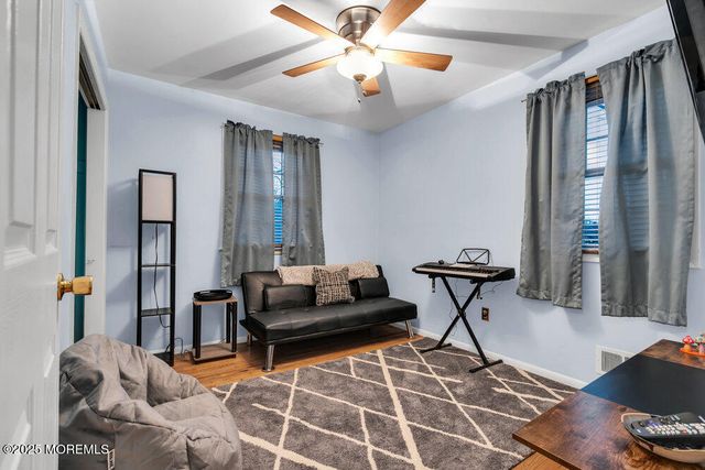 46 Bowline Street, Beachwood, NJ 08722