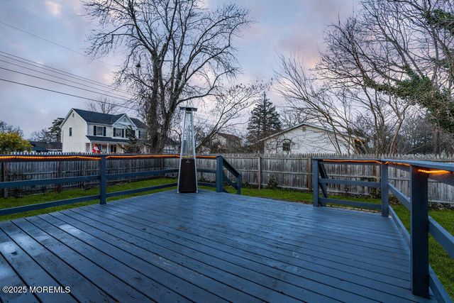 46 Bowline Street, Beachwood, NJ 08722