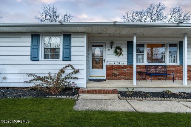 46 Bowline Street, Beachwood, NJ 08722