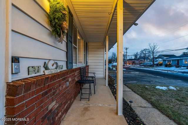 46 Bowline Street, Beachwood, NJ 08722