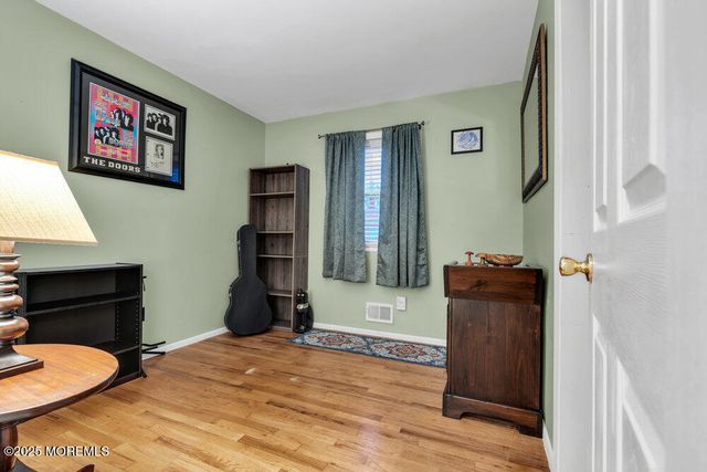 46 Bowline Street, Beachwood, NJ 08722