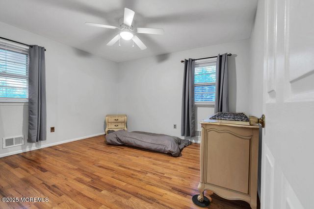 46 Bowline Street, Beachwood, NJ 08722