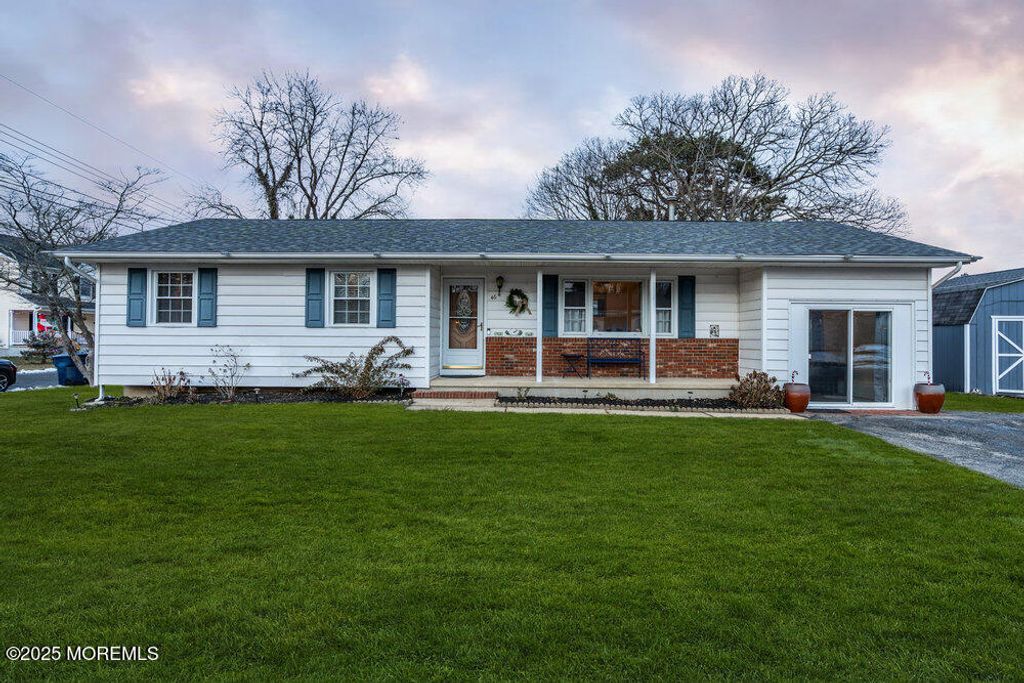 46 Bowline Street, Beachwood, NJ 08722