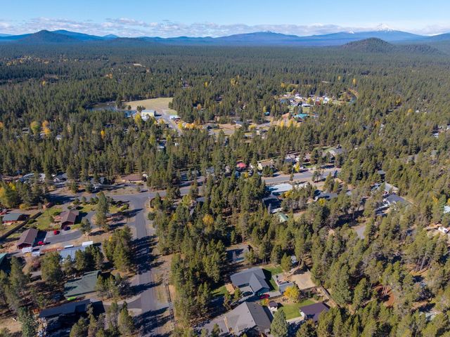 17285 Scaup Drive, Bend, OR 97707