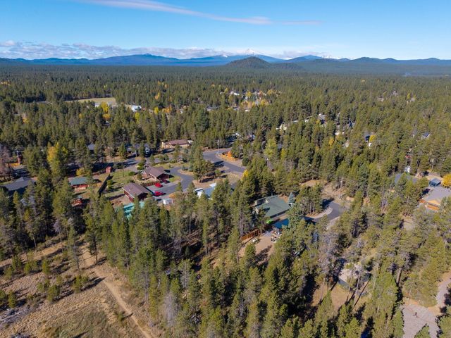 17285 Scaup Drive, Bend, OR 97707