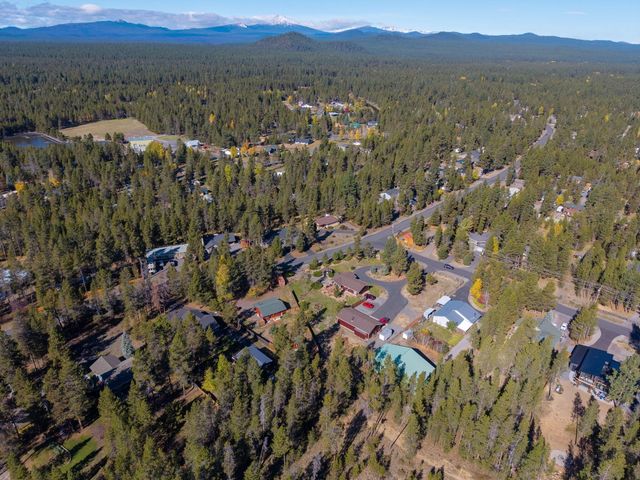 17285 Scaup Drive, Bend, OR 97707