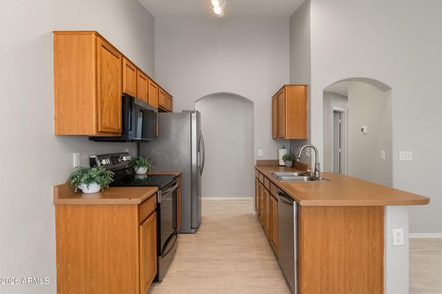 1001 E Mountain View Road, San Tan Valley, AZ 85143