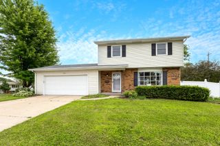 2531 New Lexington Drive, Bettendorf, IA 52722