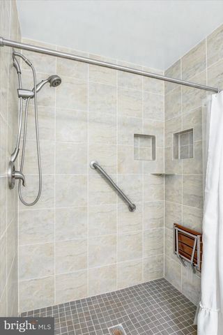 1052 ARBOUR LN, Quakertown, PA 18951