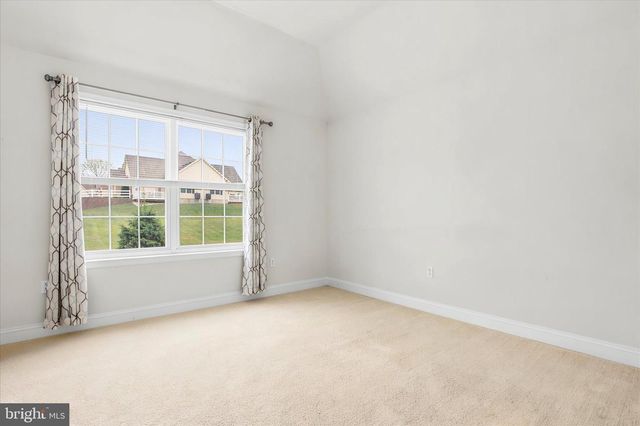 1052 ARBOUR LN, Quakertown, PA 18951