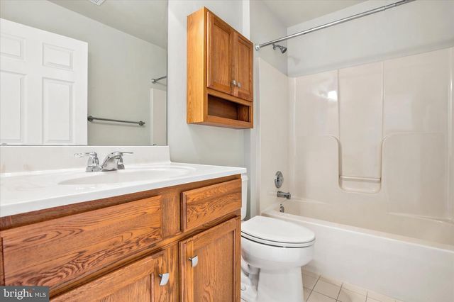 1052 ARBOUR LN, Quakertown, PA 18951