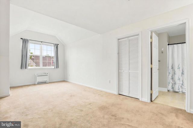 1052 ARBOUR LN, Quakertown, PA 18951