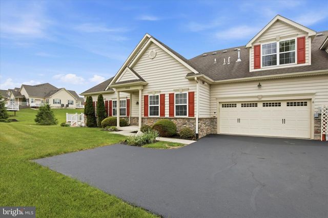 1052 ARBOUR LN, Quakertown, PA 18951