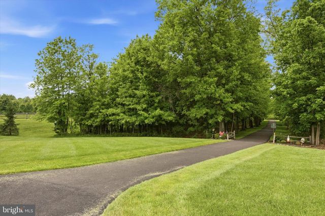 1052 ARBOUR LN, Quakertown, PA 18951