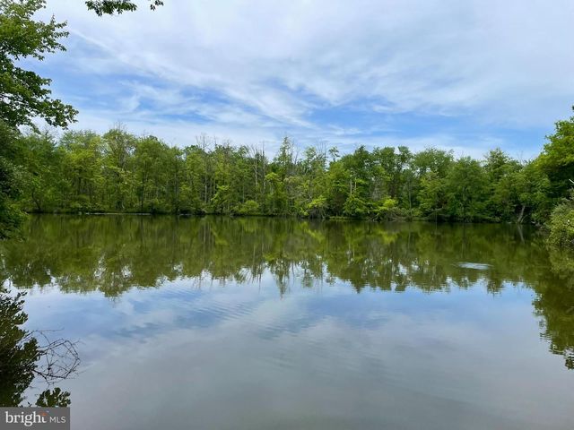 1052 ARBOUR LN, Quakertown, PA 18951