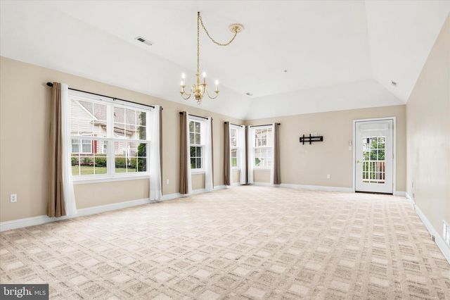 1052 ARBOUR LN, Quakertown, PA 18951