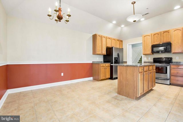 1052 ARBOUR LN, Quakertown, PA 18951