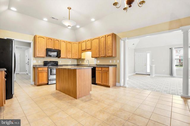 1052 ARBOUR LN, Quakertown, PA 18951