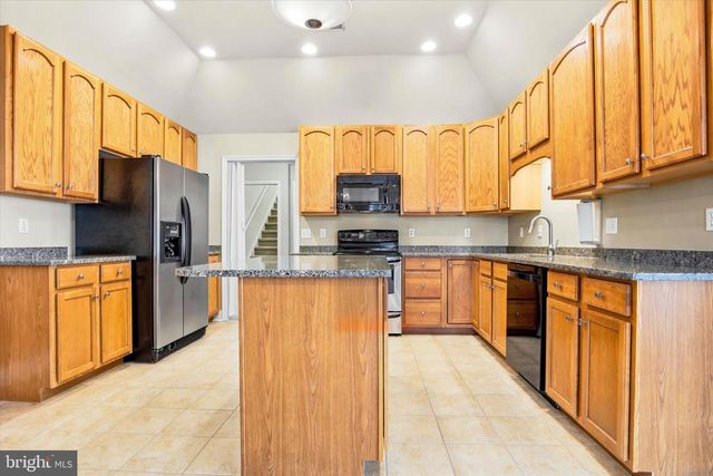 1052 ARBOUR LN, Quakertown, PA 18951