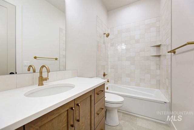 13498 N Spring Creek Way, Boise, ID 83714