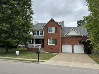1215 Chapmans Retreat Dr, Spring Hill, TN 37174