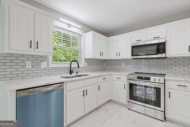 285 Camden Park Drive, Lawrenceville, GA 30046