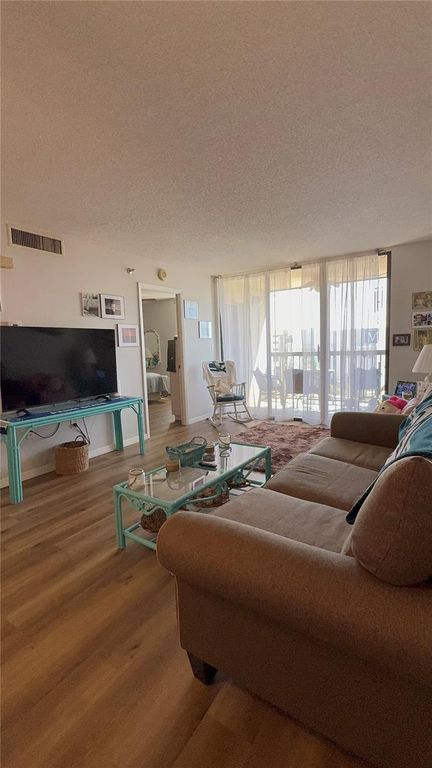 Image 6 of property listing at 3006 CARING WAY 409, Port Charlotte, FL 33952