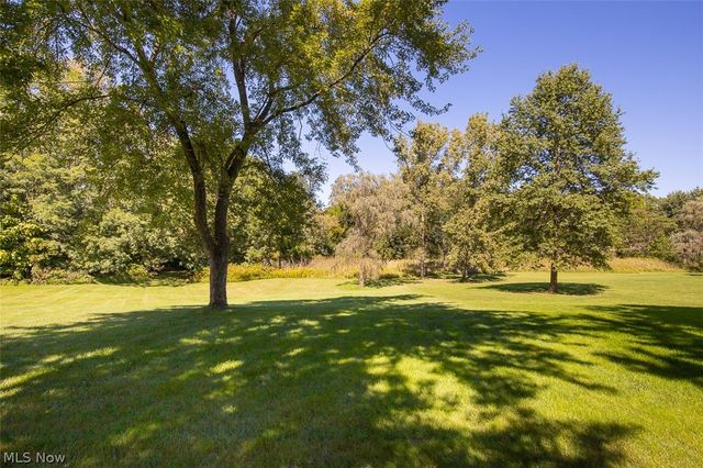 905 Hampton Drive, Macedonia, OH 44056