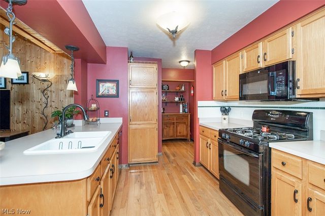 905 Hampton Drive, Macedonia, OH 44056