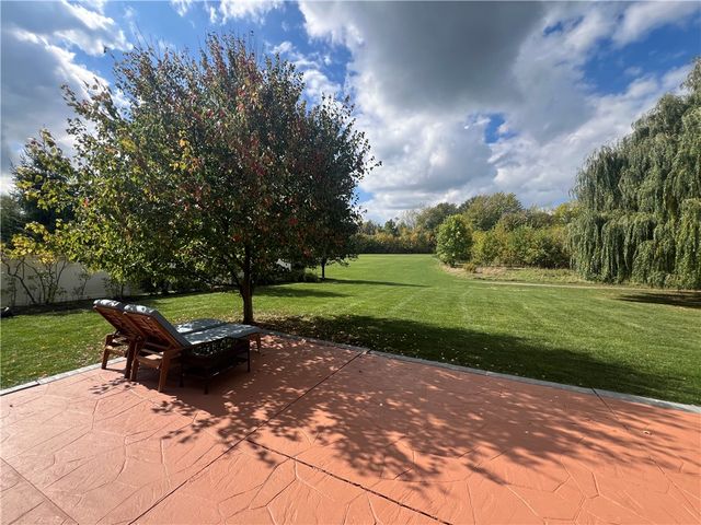 9 Delancey Court, Pittsford, NY 14534