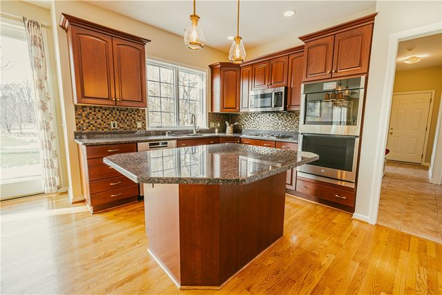 9 Delancey Court, Pittsford, NY 14534