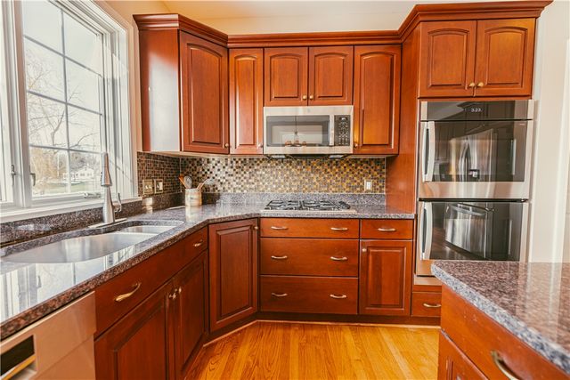 9 Delancey Court, Pittsford, NY 14534