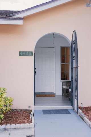 1425 Riverside Circle, Wellington, FL 33414