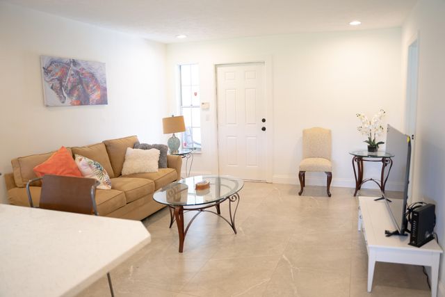 1425 Riverside Circle, Wellington, FL 33414