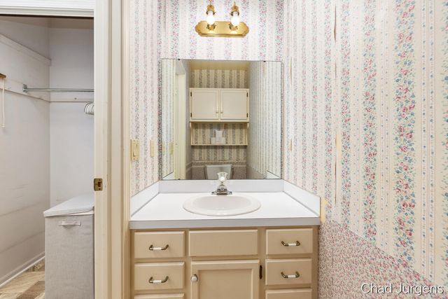 1075 Amberwood West Drive Sw, Byron Twp, MI 49315