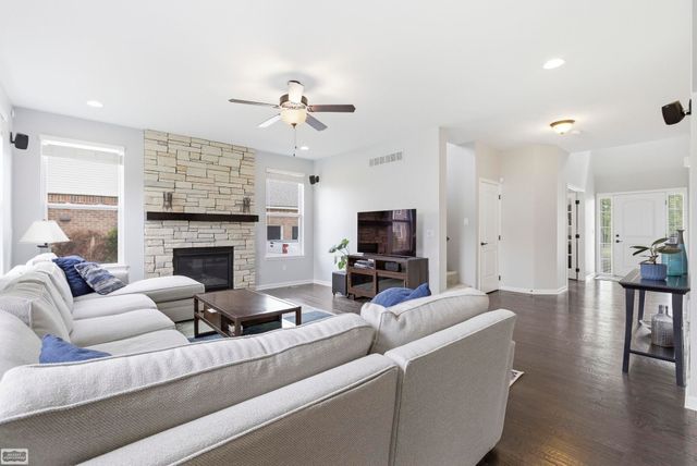 48231 Long Leaf Drive, Macomb Twp, MI 48044