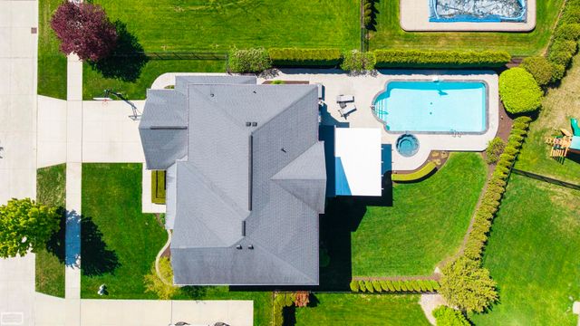 48231 Long Leaf Drive, Macomb Twp, MI 48044