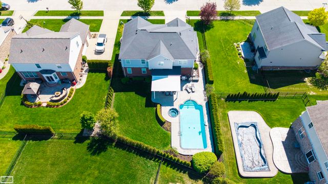 48231 Long Leaf Drive, Macomb Twp, MI 48044