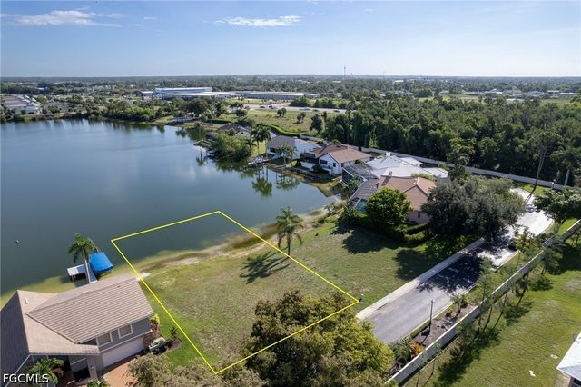 5090 Harborage DR, Fort Myers, FL 33908