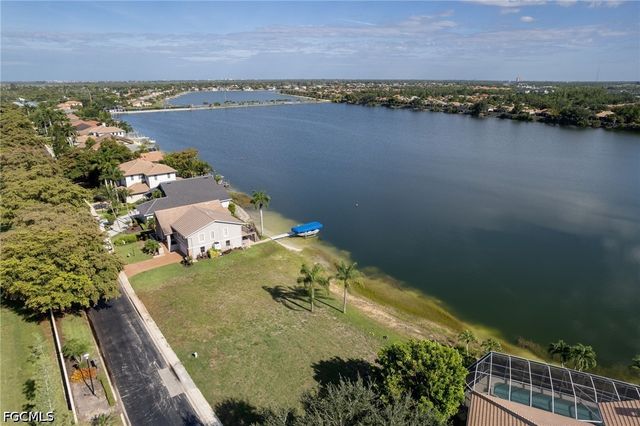 5090 Harborage DR, Fort Myers, FL 33908