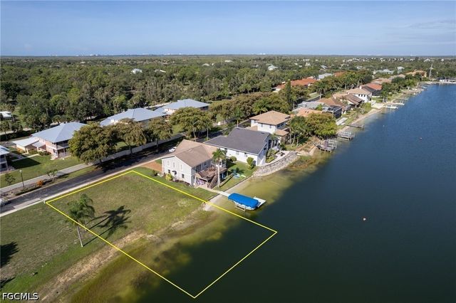5090 Harborage DR, Fort Myers, FL 33908