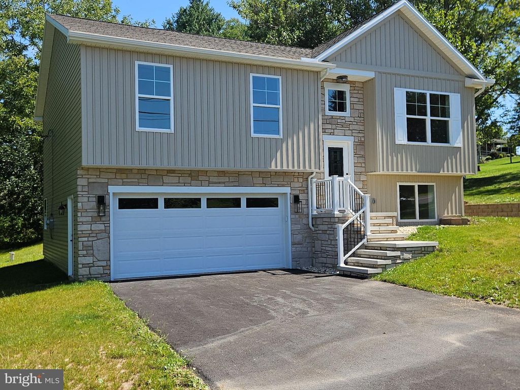 607 WALNUT AVE, Harrisburg, PA 17112