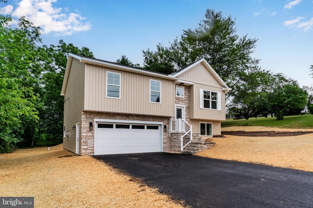 607 WALNUT AVE, Harrisburg, PA 17112