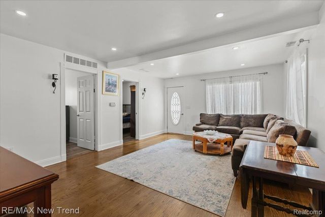 33503 Stocker Street, Farmington Hills, MI 48335