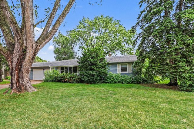 2203 Lakeaires Boulevard, White Bear Lake, MN 55110